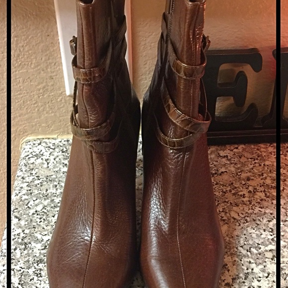 NWOB Antonio Melani Ankle Boots - Picture 2 of 5